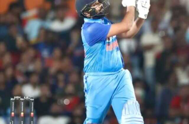 Fans on edge of their seats as Indian cricketers flood ‘wo aa rahe hain’ tweets