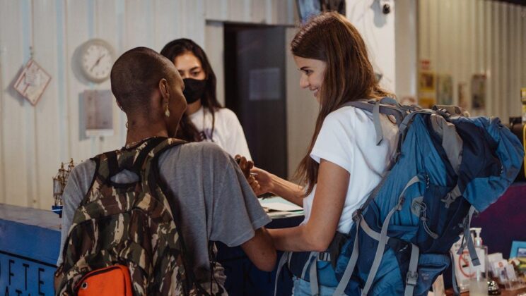 5 Travel Hacks to Help You and Your Friends Save Money